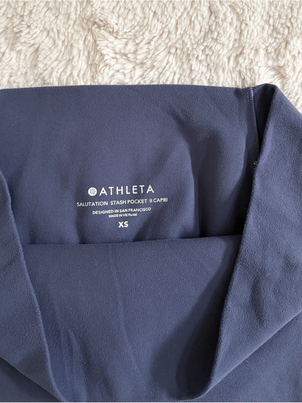 Athleta Salutation Stash Pocket II Capri XS Navy High Rise Leggings - Picture 3 of 5